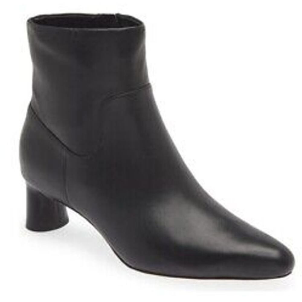 Vince Women's Black Leather Hela Bootie Size 5M New With Flaw Condition